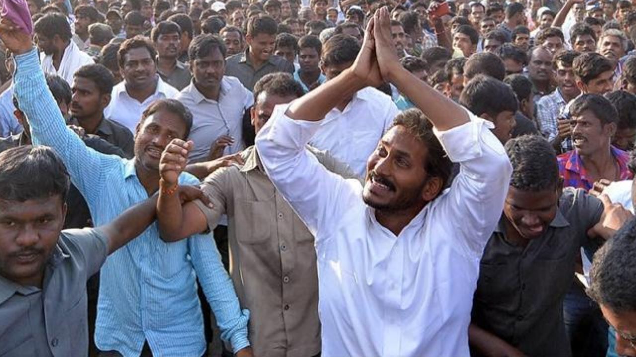 Padayatra: పాదయాత్రపైనే భారమంతా? జగన్ కి అదొక్కటే దిక్కా?