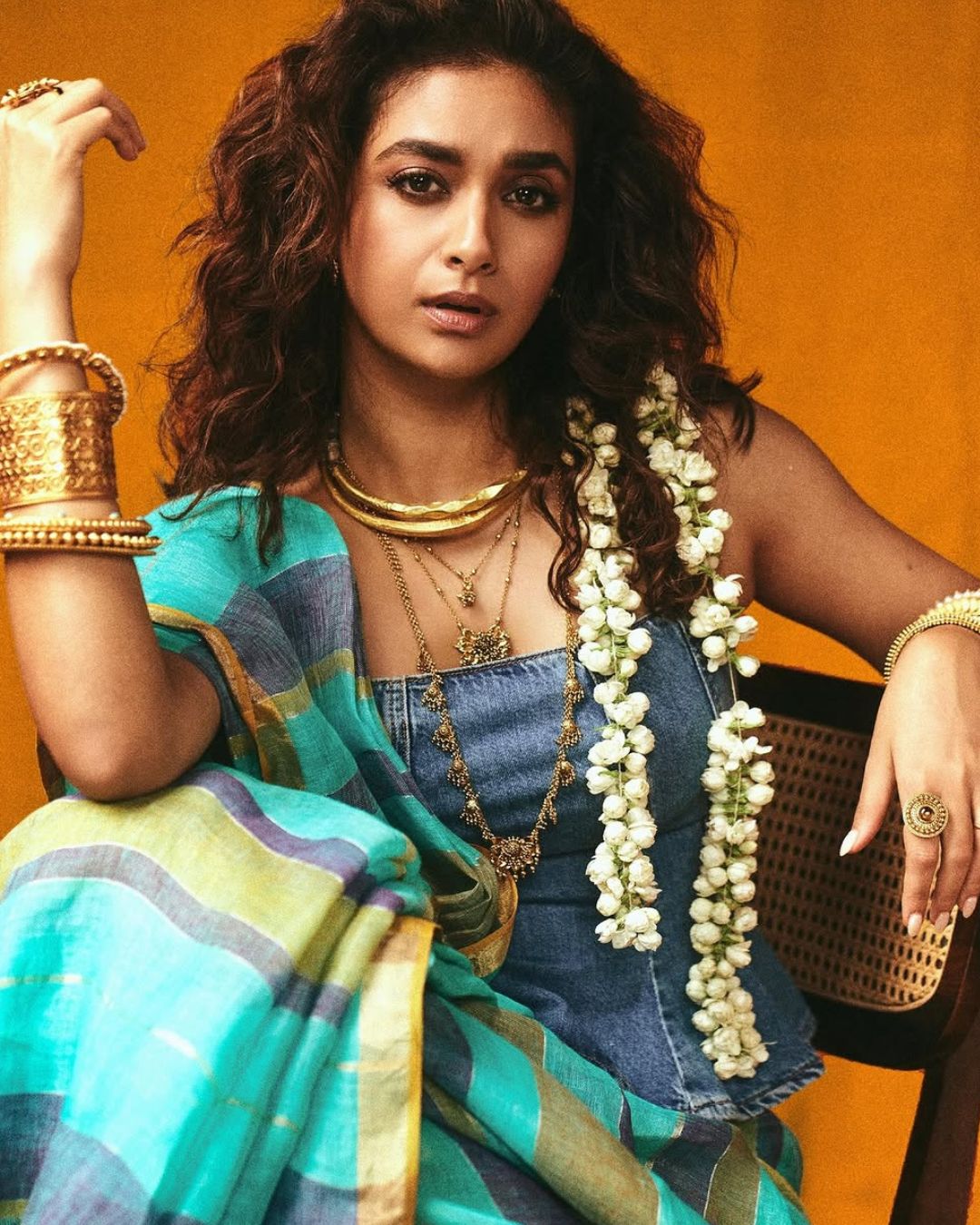 Keerthi Suresh : కొప్పులో మల్లెపూలు.. కీర్తి సురేష్ యమ ఘాటు గురూ..