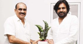 Amazing Railway Tracks: రైలు వస్తుందంటే రోడ్డే కదిలిపోతుందా? మార్కెట్ మూతపడిపోతుందా? ఎక్కడంటే?