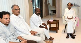 BRS Leaders: కోలుకున్న కేసీఆర్.. ఆస్పత్రిలోనే పార్టీ నేతలతో భేటీ.. ఆ పుకార్లకు చెక్ పెట్టేందుకేనా?