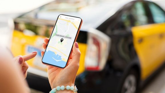 Cab Driver Fired: స్మెల్ బాగుంది.. లేడీకి క్యాబ్ డ్రైవర్ కాంప్లిమెంట్.. ఉద్యోగం హుష్!