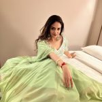 SreeMukhi: జాబిలమ్మలా కట్టిపడేస్తున్న రాములమ్మ.. అందానికి దాసోహం అంటూ!