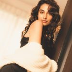Meenakshi Chaudhary: మీనూ కూడా గ్లామర్ డోస్ పెంచింది రోయ్.. బాలీవుడ్ పయనం అవుతోందా?