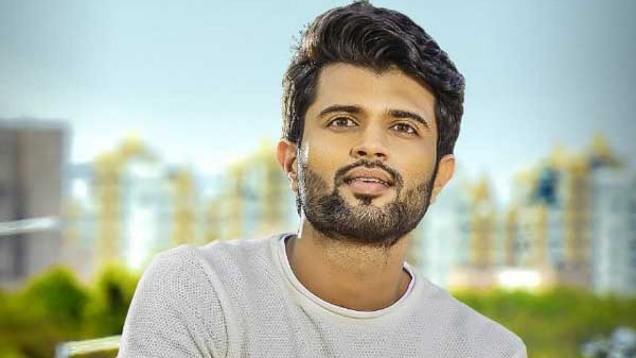 Vijay Devarakonda: హాస్పిటల్ పాలైన నటుడు విజయ్ దేవరకొండ.. ఏం జరిగిందంటే?