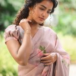 Anupama ParameswRan : చీరలో టిల్లు బ్యూటీ సొగసు చూడతరమా.. ఎంత అందంగా ఉందో..