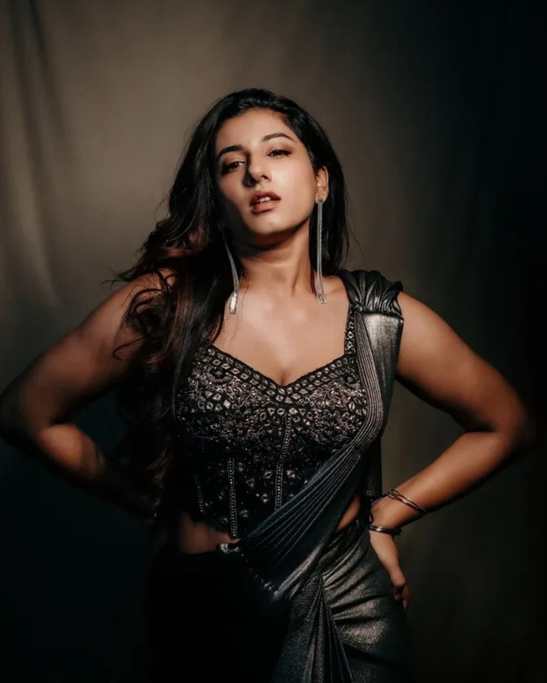 Vishnu Priya: బ్లాక్ శారీలో కిల్లింగ్ లుక్ లో విష్ణు ప్రియ.. తస్సాదియా ఏముంది పోరి..