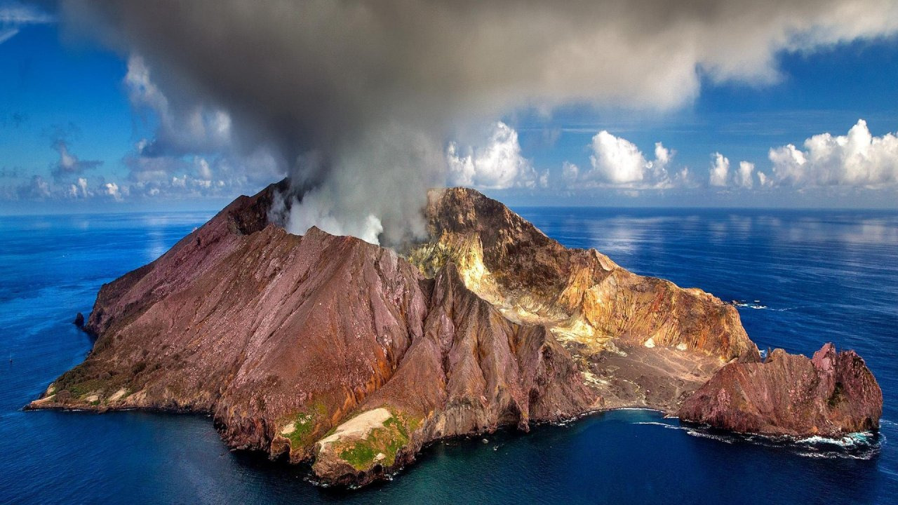 Japan Volcano Erupts: ఆమె చెప్పిందే జరిగింది.. జపాన్‌లో బద్దలైన అగ్ని పర్వతం, తర్వాత సునామీ?
