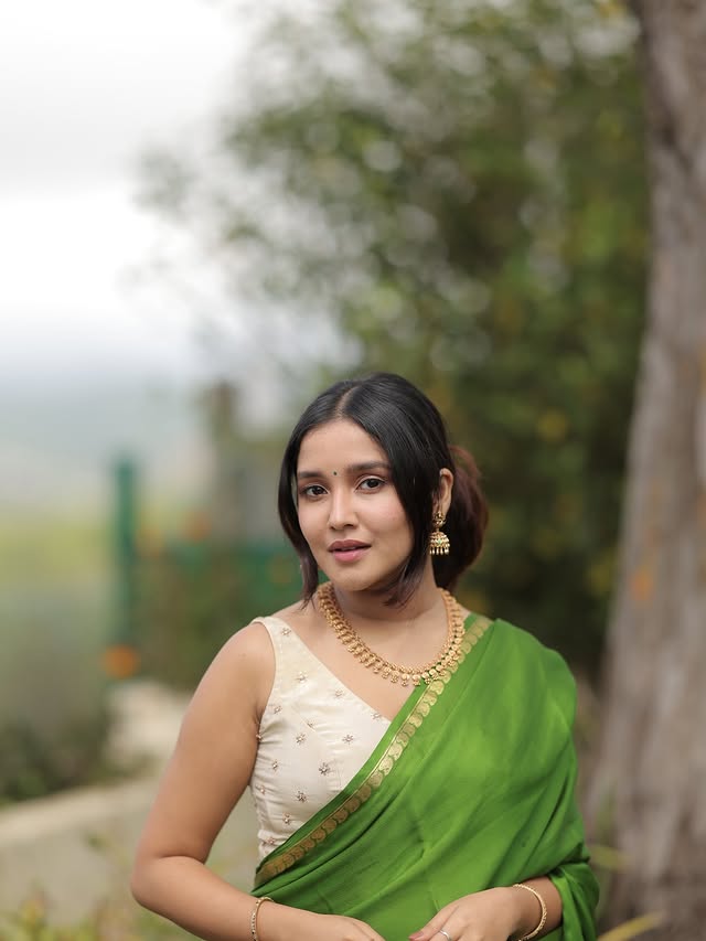 Anikha Surendran Pics (Credit: anikhasurendran/Insta)