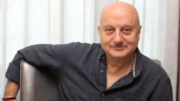 Anupam Kher: వేట కోట్ల ఆస్తులు.. సొంతంగా ఇల్లు కూడా లేదు.. ఇప్పటికీ అద్దె ఇంట్లోనే.. కారణమేంటంటే