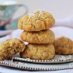 Coconut Biscuit: ఇలా ఇంట్లోనే కొబ్బరి బిస్కెట్లు చేసేయండి, రెసిపీ చాలా సులువు