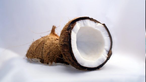Coconut: ఏదైనా వ్యాపారం లేదా పని ప్రారంభించే ముందు కొబ్బరికాయ ఎందుకు కొడతారు?