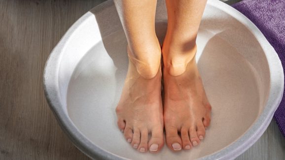 Salt Water: ఉప్పు నీటిలో పాదాలను పావుగంట పాటు ఉంచండి, ఆ తరువాత మ్యాజిక్ చూడండి