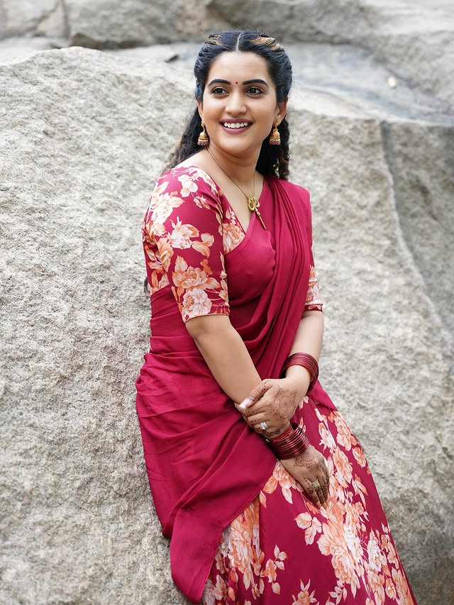 Sravanthi Chokarapu Photo Gallery  