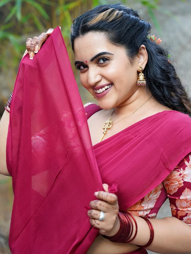 Sravanthi Chokarapu Photo Gallery  