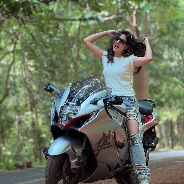 Paayal Rajput Photo Gallery