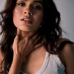 Hebah Patel : కస్సుమనే చూపులతో కైపెక్కిస్తున్న హెబ్బా… రెండు కళ్లు చాలట్లేదు..