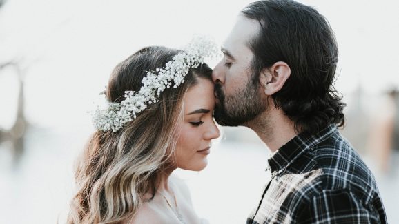 Kiss and Eyes: రొమాంటిక్‌గా ముద్దు పెట్టుకుంటున్నప్పుడు కళ్ళు వాటికవే ఎందుకు మూసుకుపోతాయి?