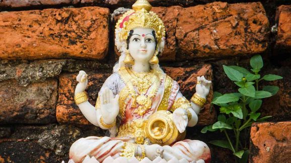 Shravana Masam: శ్రావణమాసంలో పొరపాటున కూడా ఈ వస్తువులను దానం చేయకండి, పేదరికం చుట్టుముట్టేస్తుంది