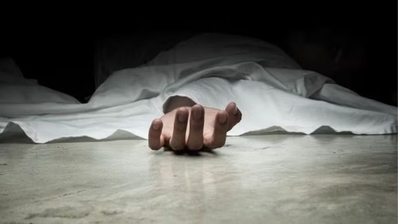 Mother attempts suicide with child: అల్లూరి జిల్లాలో విషాదం.. తల్లి, కుమార్తె పెట్రోల్ పోసుకొని మృతి