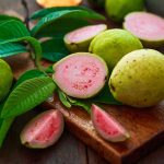 Guava Side Effects: జామకాయ మంచిదని తింటున్నారా.. అయితే మీకు ఈ సమస్యలు గ్యారంటీ