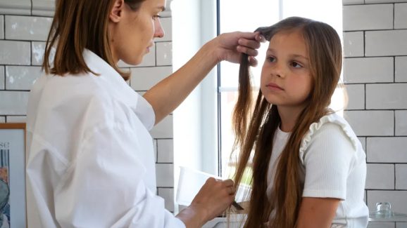 White Hair For Children: చిన్న పిల్లల్లో తెల్ల జుట్టు రావడానికి.. తల్లిదండ్రుల నిర్లక్ష్యమే కారణమట!
