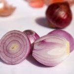 Raw onions: మీకు తెలుసా? వీళ్లు ఉల్లిపాయలు అస్సలు తినకూడదు.. కాదని తింటే?