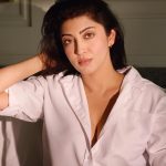 Pranitha Photos: షర్ట్‌ బటన్‌ తీసేసి క్లీవేజ్‌ షోతో రెచ్చిపోయిన హీరోయిన్ ప్రణీత..