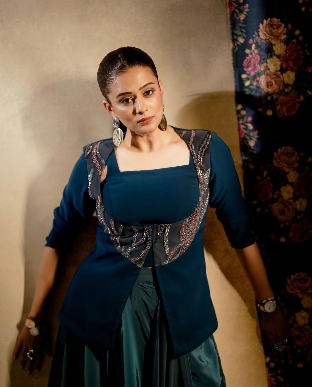 Priyamani : లేటు వయసులో ప్రియమణి ఘాటు ఫోజులు.. స్టన్నింగ్ లుక్ తో ఫిదా చేస్తున్న ముద్దుగుమ్మ