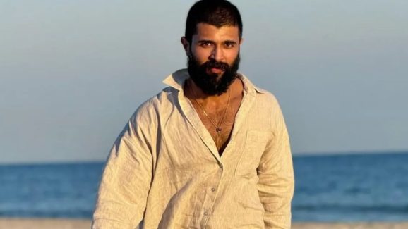 Vijay Devarakonda : విజయ్ దేవరకొండ హెల్త్ అప్డేట్..అప్పటివరకు హాస్పిటల్లోనేనా?