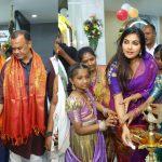 Hyderabad: ‘ఎస్ఆర్ హెచ్ ఫ్యామిలీ’ సెలూన్‌ ని ప్రారంభించిన మంత్రి కోమటిరెడ్డి వెంకట్ రెడ్డి..