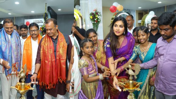 Hyderabad: ‘ఎస్ఆర్ హెచ్ ఫ్యామిలీ’ సెలూన్‌ ని ప్రారంభించిన మంత్రి కోమటిరెడ్డి వెంకట్ రెడ్డి..