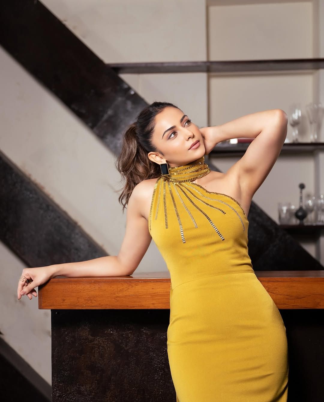 Rakul Preet Singh: స్టైలిష్ ఫోజులతో ఆకట్టుకుంటున్న రకుల్.. ఫోటోలు వైరల్!