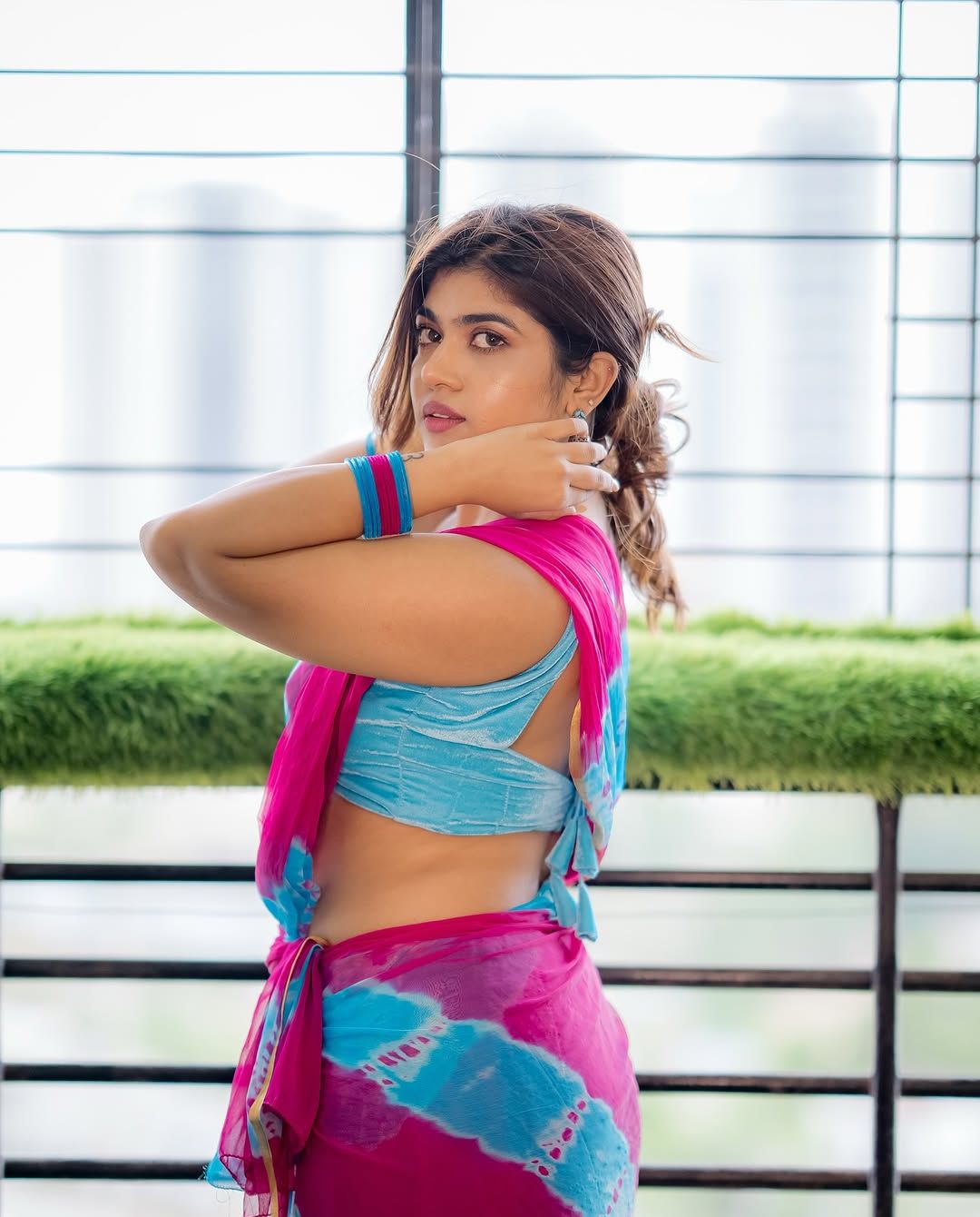 Rithu chaudhary: నడుము మడతలతో సెగలు పుట్టిస్తున్న రీతూ చౌదరి!