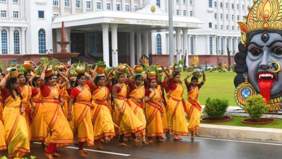 Bonalu Celebrations: బోనాల పండగ.. హైదరాబాద్‌లోని ఈ ఆలయాల్లో అస్సలు మిస్సవ్వొద్దు