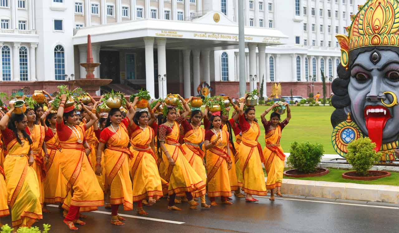 Bonalu Celebrations: బోనాల పండగ.. హైదరాబాద్‌లోని ఈ ఆలయాల్లో అస్సలు మిస్సవ్వొద్దు