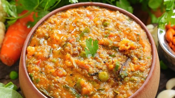 Sajjala Khichdi: సజ్జలతో టేస్టీ మసాలా కిచిడి ఇలా వండేయండి, ఎవరికైనా ఆరోగ్యమే