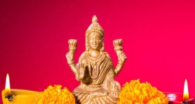 Shravana Masam: శ్రావణమాసంలో మహిళలు ఏ రంగు గాజులు, ఏ రంగు చీర వేసుకుంటే శుభప్రదం?