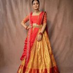 Sree Mukhi: బోనాల జాతర.. పట్టు పరికిణిలో అందంగా ముస్తాబైన శ్రీముఖి!