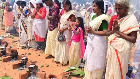 Men and Temple: పురుషులు ఈ ఆలయంలోకి వెళ్లడం నిషేధం, మహిళల శబరిమల ఇది