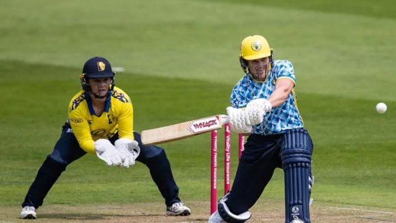 T20 Records : 16 సిక్సర్లు, 44 ఫోర్లు.. 320 పరుగులు, అరుదైన రికార్డు