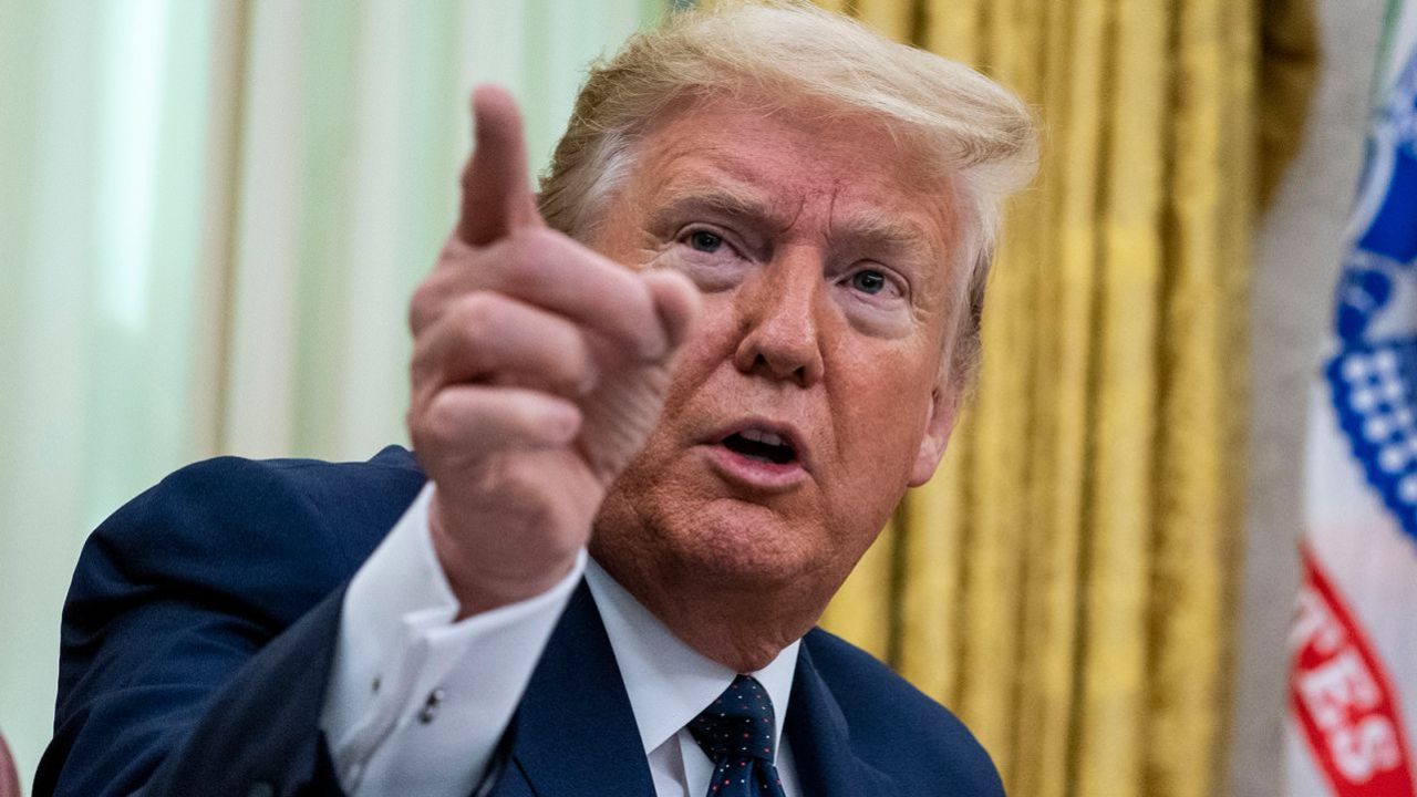Trump Warning: భారతీయులకు ఉద్యోగాలు ఇవ్వొద్దు.. ట్రంప్ వార్నింగ్
