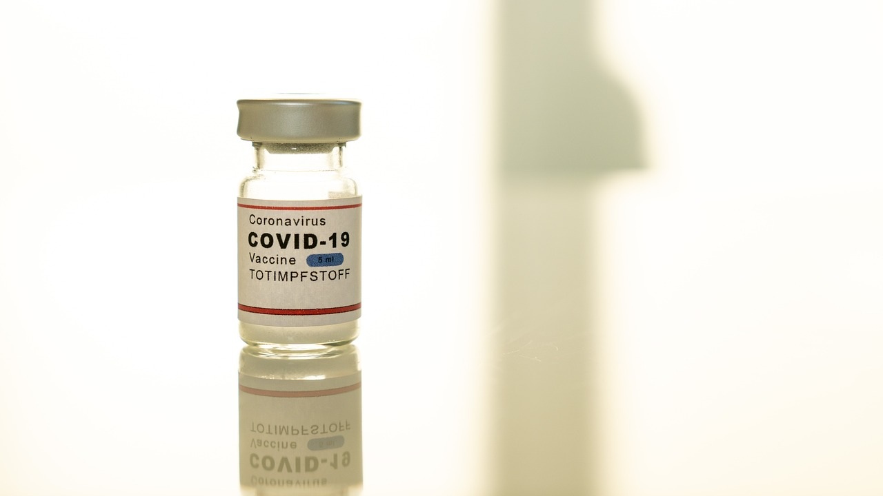 Covid Vaccine: 40 రోజుల్లో 23 మరణాలు, కోవిడ్ వ్యాక్సిన్ వల్లే వారికి గుండెపోటు వచ్చిందా?