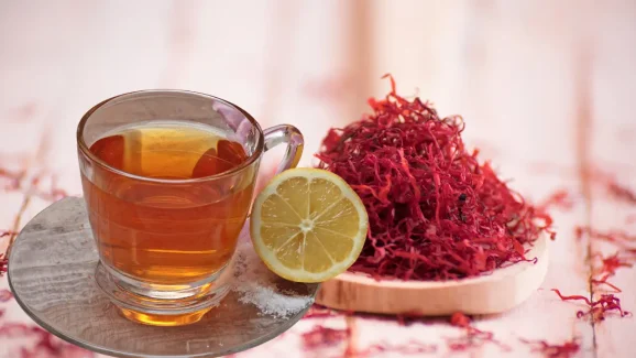 Saffron Water: ఉదయం పూట కుంకుమ పువ్వు నీళ్లు తాగితే.. బోలెడు లాభాలు !