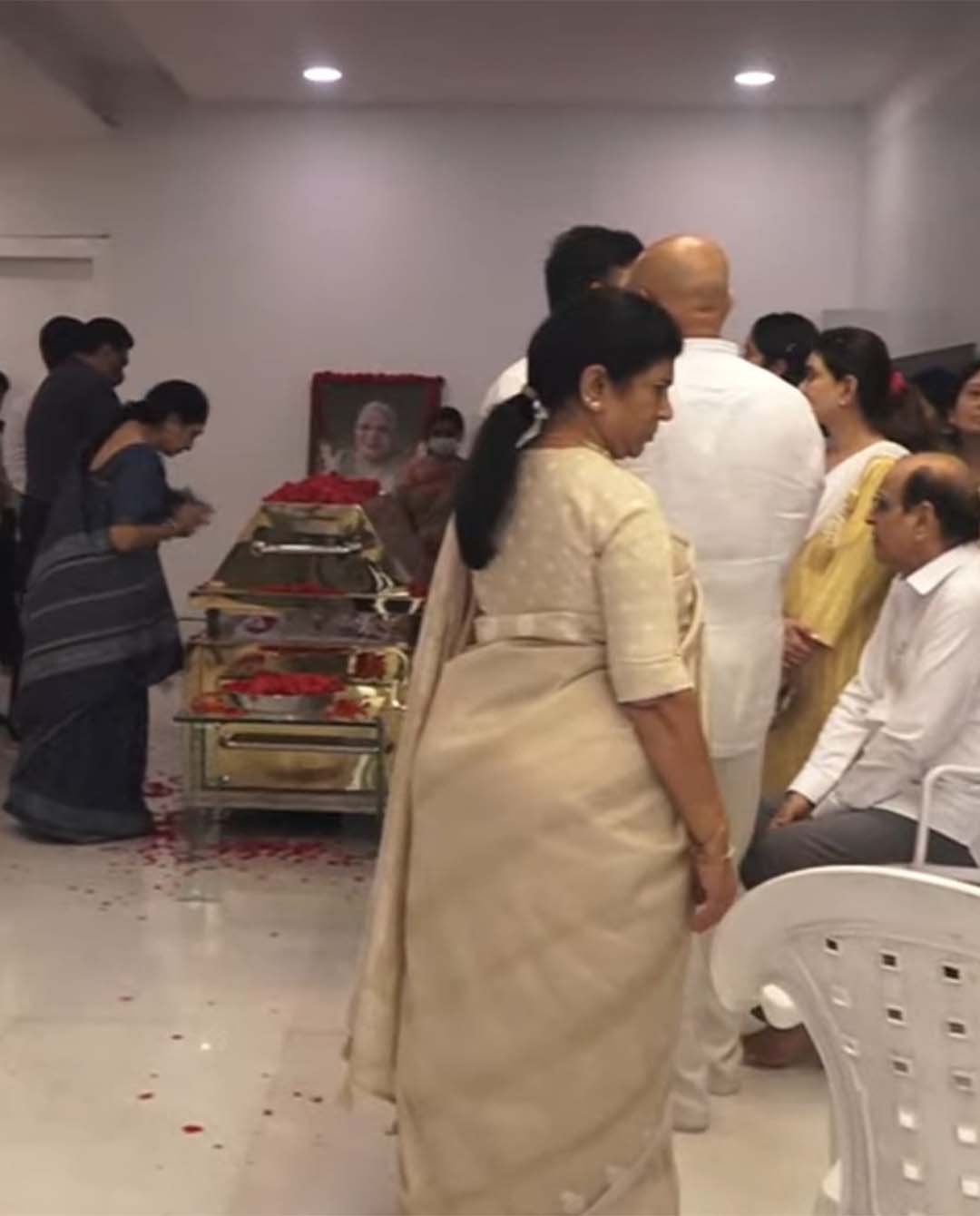 Tollywood Tribute to Allu Aravind Mother
