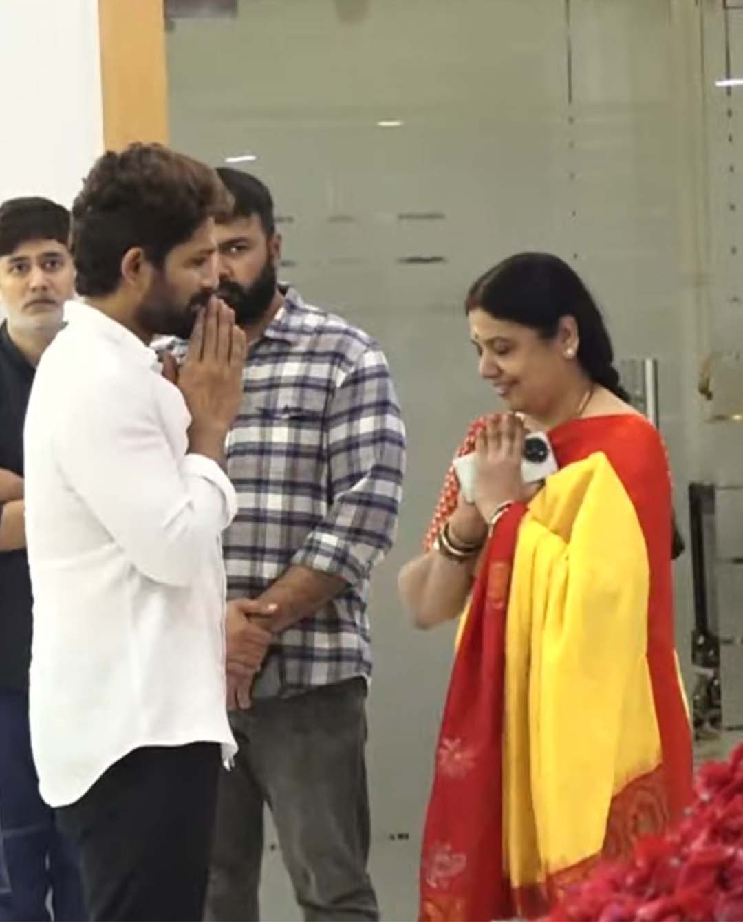 Tollywood Tribute to Allu Aravind Mother