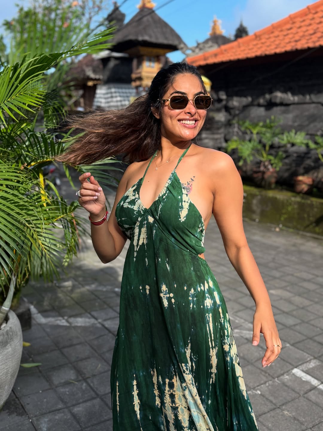 Actress Divi Vadthya Photo Gallery