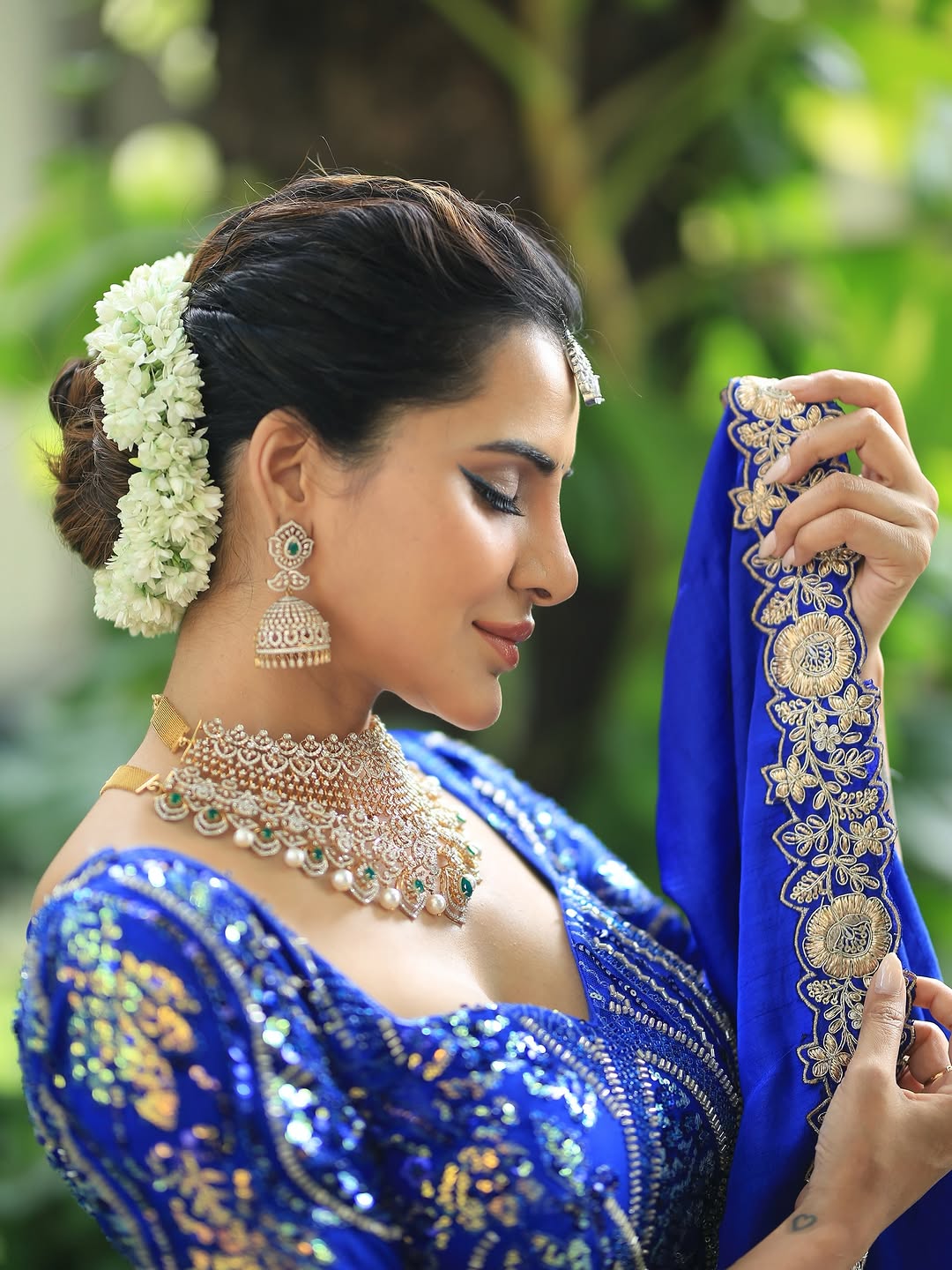 Actress Ashu Reddy Photo Gallery