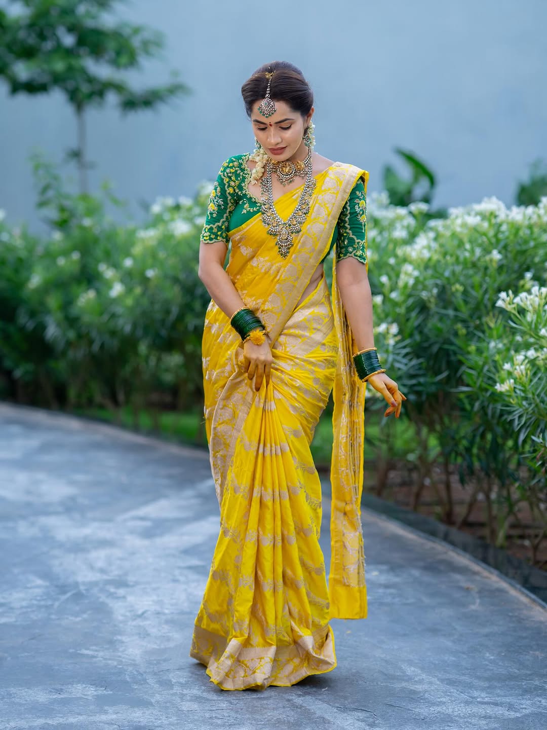 Actress Shobha Shetty Photo Gallery