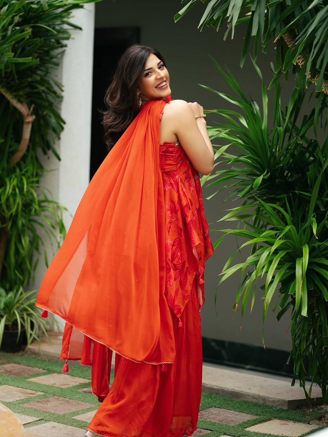 Actress Mehreen Pirzada Photo Gallery