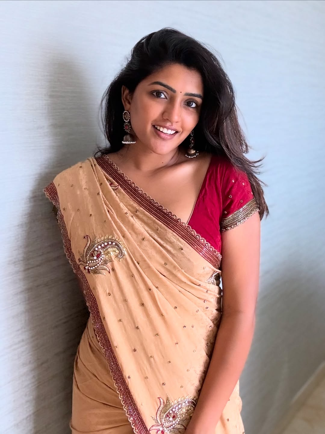 Actress Eesha Rebba Photo Gallery